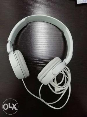 Sony headphones. 6 months old. price can be