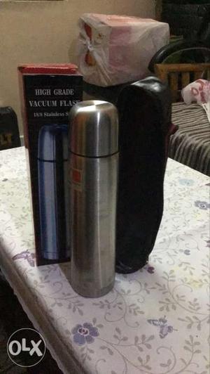 Vacuum flask with cover