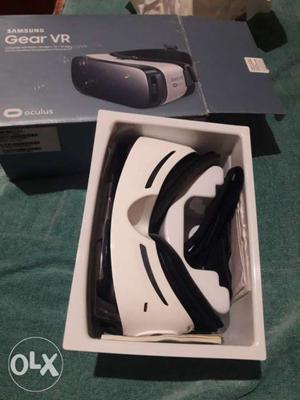 White And Black Samsung Gear VR With Box
