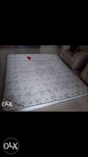 White And Gray Floral Mattress