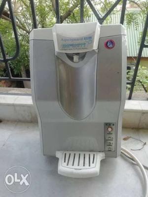 White And Gray Water Purifier