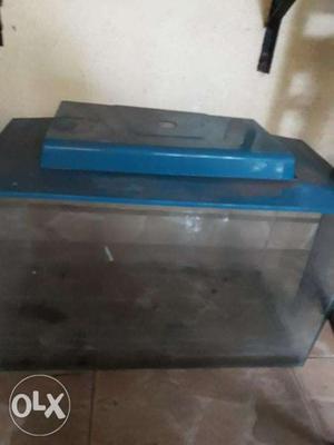 Fish Tank Aquarium For Sale in Very Gud Condition with Cover