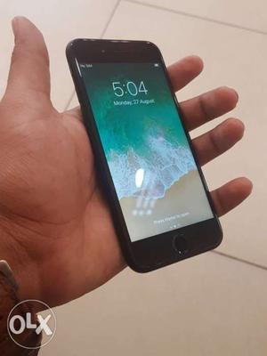 Iphone 7.32gb box charge 1yar old nice condition