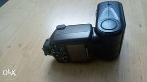 Nikon SPEEDLIGHT SB-910 Flash in Good Condition