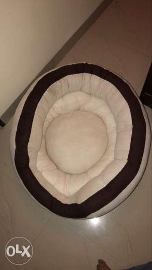 Round White And Black Pet Bed