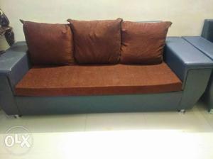 3+1+1 sofa set six months use only