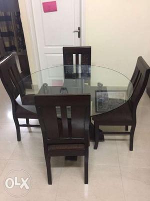 4 seater round dinning table 4 chairs