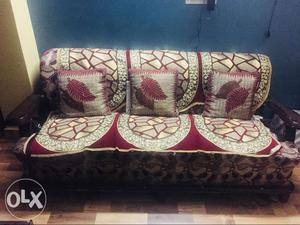 5 seater sofa in good condition only 1 year old