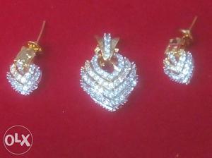 Beautiful pendant and earrings set at a