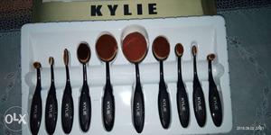 Branded kylie brush set offer price hurry up and