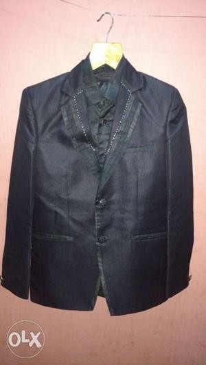 Coat suit. shirt, vest, tie,, pant size hip 28