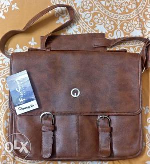 Integriti leather men's laptop messenger bag