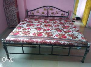 King Size Bed 6x6.5 only 8 months used