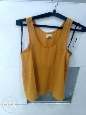 Ladies tops total qty: 686pc setwise colors - 8