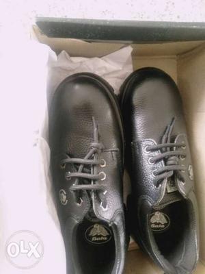 New Bata Pair Of Black Leather Shoes 9 no. MRP 999