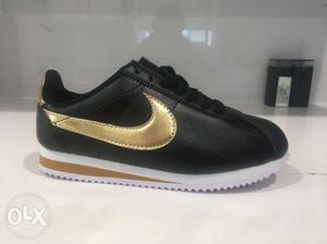 Nike women cortez. purchase from canada new one