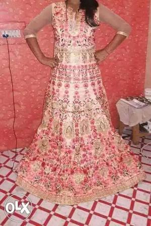 Pich end golden clor hevy party waire gown only 1.time