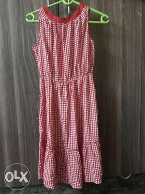 Size - s color - red and white knee length