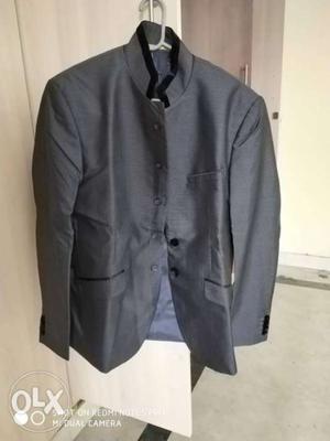 Van Heusen coat with 30 CMS pant small size for sale