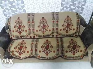 White And Red Floral Print 5 seater sofa in excelent