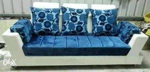 Wonderful design sofa 3 seated + cushion.