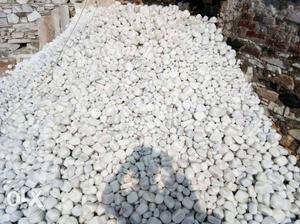 15 rupess kg white and black pebbles