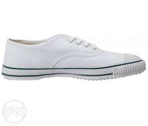Bata Unused white school Canvas shoe. Size 8