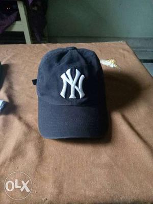 Black New York Yankees Curved-brim Cap