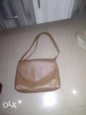 Brown Leather Crossbody Bag Screenshot