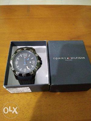 Excellent condition Tommy Hilfiger Watch with box For Sale