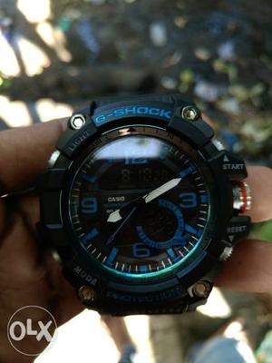 G shock watch veery good condition and looking