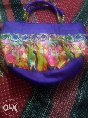 Multicolour small handbag.