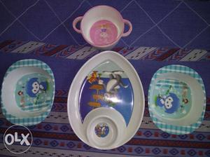 4 brand new plastics plates and bowls