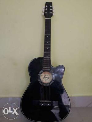 Black guitar in good condition for beginners