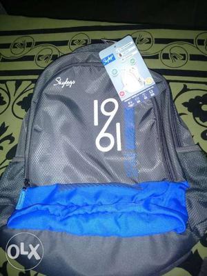 Brand new Sky bag back pack with rain cover...