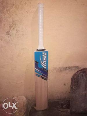 Brand new light weight leather bat English Willow 6grens