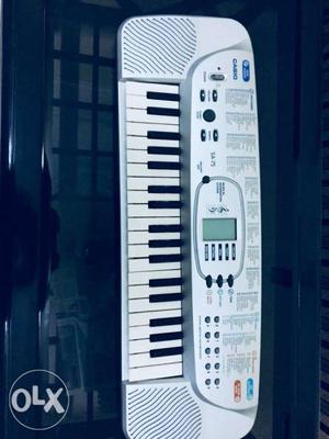 Casio SA-75 Keyboard in good condition alongwith