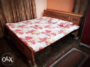 Double bed with back box