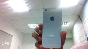I phone 5S 16 GB / One year old