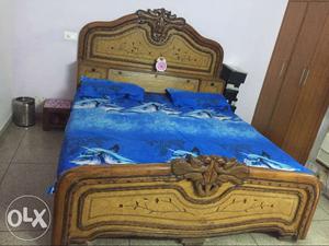King size double bed made of sagwan wood 5 years