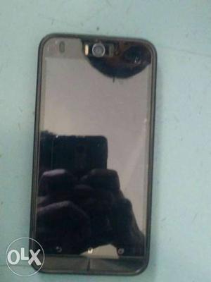 Mobile with good condition. 13 mp front and rear