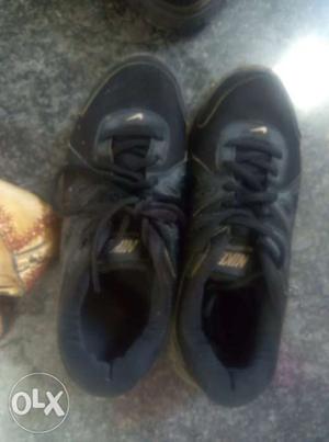 Nike black shoes size US7 In good condition