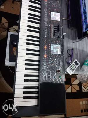 Roland Ea7 Arranger Black Electronic Keyboard