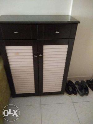 Shoe rack in good condition