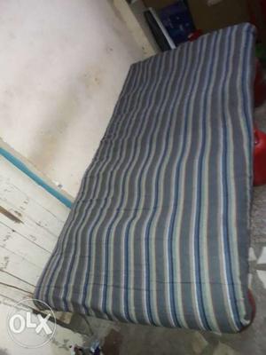 Singal mattress 6#4 size one an haaf eyar old