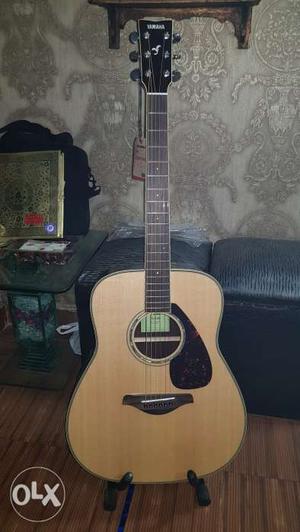 Yamaha fG830 acoustic guitar brand new condition