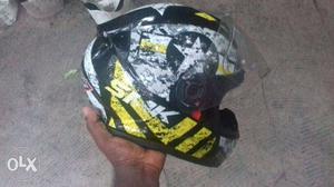 Yellow, White, And Black Srink Full-face Helmet