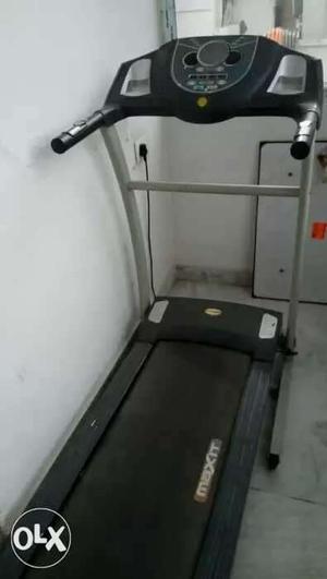 Automatic treadmill, working fine, 2.5 yrs old.