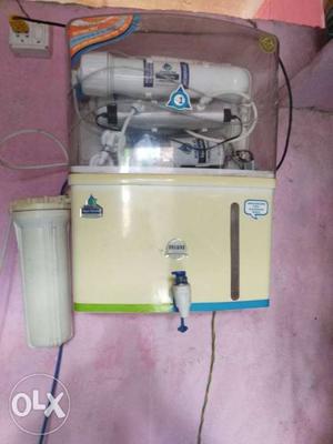 Beige And White Water Purifier