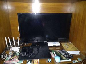 Black Flat Screen Samsung 32 inch TV With Remote 1.5Yrs.